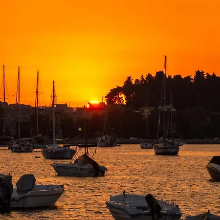 Chrysa's Apartamento *